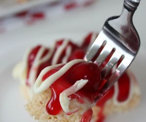 Cherry Cheesecake Krispie Treat Bars