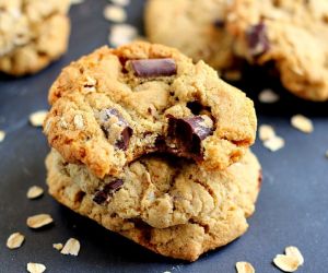 Chocolate Chunk Oatmeal Cookies