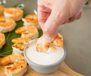 Grilled shrimp with ginger lemon sauce