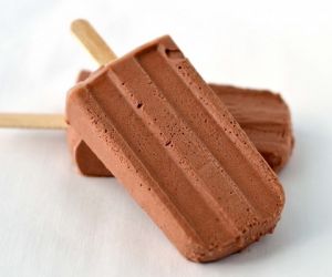 Creamy chocolate popsicles