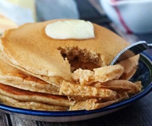 Super Fluffy Whole Wheat Pancakes