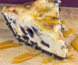 Oreo Cheesecake with Caramel Sauce