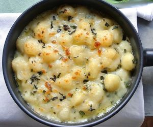 Baked gnocchi with sage and cheese sauce