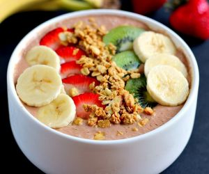 Chocolate Peanut Butter Smoothie Bowl