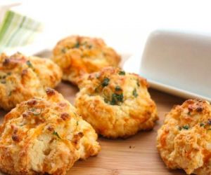 Copycat Red Lobster Cheddar Bay Biscuits