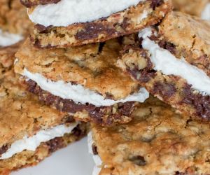 Soft and Chewy Oatmeal Cream Pie Bars