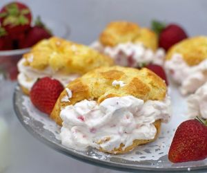 Strawberry State Fair Cream Puffs