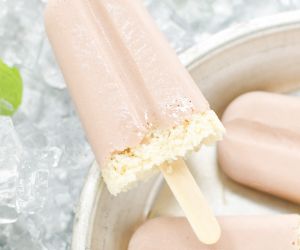 CHOCOLATE ALMOND MILK CHEESECAKE ICE POPS