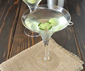 Cucumber gin fizz