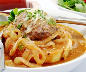 French Onion Salisbury Steak & Cheesy Garlic Toast