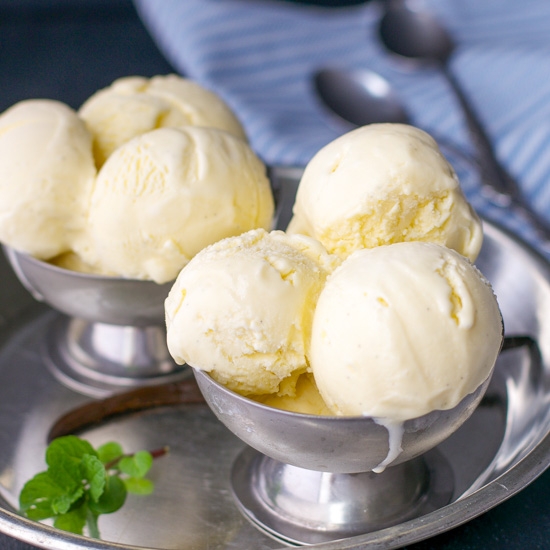 BEST HOMEMADE VANILLA BEAN ICE CREAM