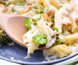 CHICKEN AND BROCCOLI PASTA BAKE RECIPE