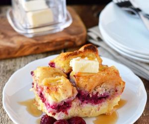 raspberry-coconut cream stuffed french toast