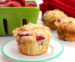 Strawberry Cheesecake Muffins