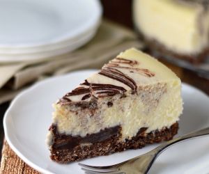 Chocolate macaroon cheesecake