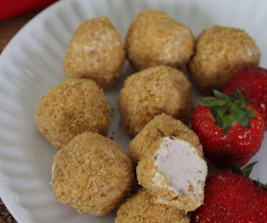 Simple Strawberry Cheesecake Bites