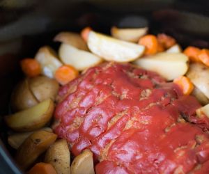 Easy Slow Cooker Meatloaf