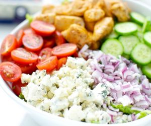 BUFFALO CHICKEN AND BLUE CHEESE SALAD