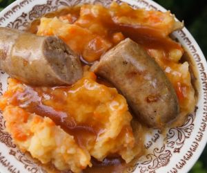 Hutspot met Wurst en Jus (Hotchpotch with Wurst and Gravy)