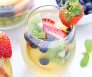 FRUITY WHITE WINE AND GRAND MARNIER SANGRIA