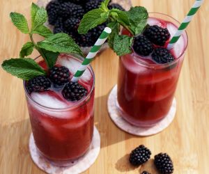 Blackberry Mint Iced Green Tea