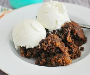 Slow Cooker Chocolate Chip Brownie Cake