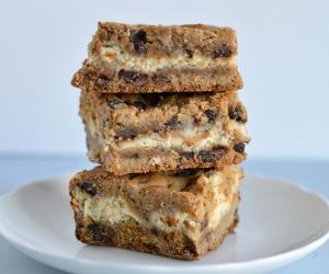 CHEESECAKE STUFFED CHOCOLATE CHIP COOKIE BARS