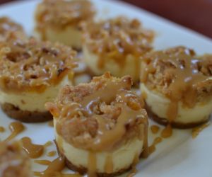 Mini Peach Caramel Crumb Cheesecakes