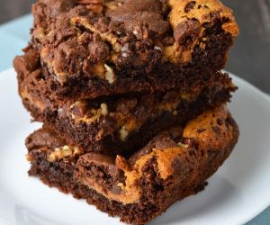 CHOCOLATE CARAMEL PECAN BARS