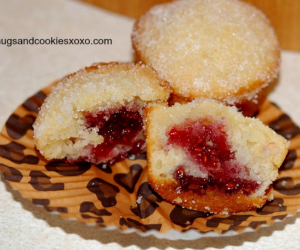 Raspberry Filled Sugared Doughnut Muffins