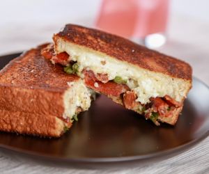 Bacon Jalapeno Popper Grilled Cheese