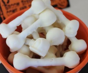 Pretzel Bones Halloween Treat