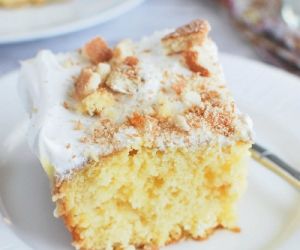 Banana Pudding Poke Cake