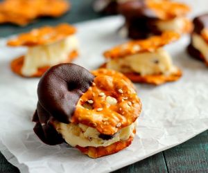 Pretzel Ice Cream Bites