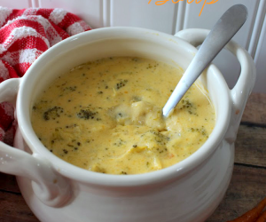 Copycat Panera Bread Broccoli Cheddar Soup