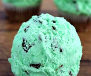 Mint Chocolate Chip Cupcakes