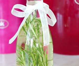 How to make rosemary infused oil