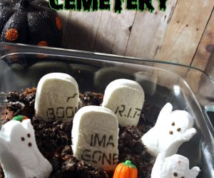 EDIBLE HALLOWEEN CEMETERY