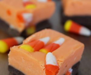 Halloween Candy Corn Fudge (Only 4 Ingredients!)