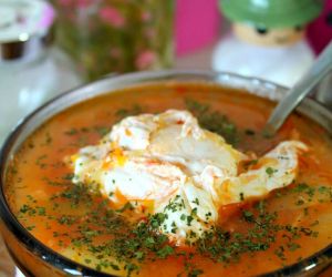 Chicken vegetable whole egg soup