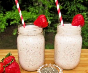 Strawberry Banana Chia Seed Smoothies