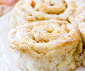 Caramel Apple Cinnamon Rolls