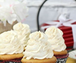 Spiced Chia Tea Cupcakes