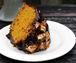 Pumpkin Spice Cake with Chocolate Snickers Ganache