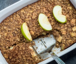 Apple Cinnamon Oatmeal Bake