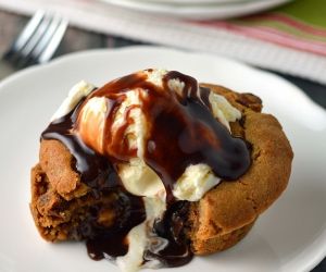 Chocolate caramel lava cookies