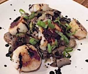 Lidia's Scallops with Mushrooms