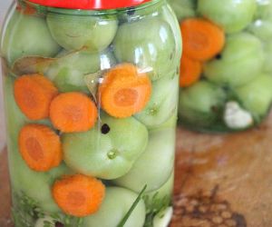 Pickled green tomatoes without vinegar