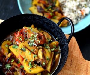Potato Curry with Tomatoes and Onions