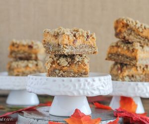 Pumpkin Cheesecake Crumb Bars